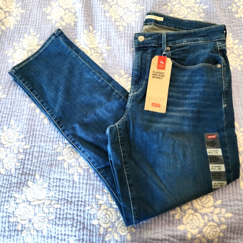 NWT Levi's Classic Mid Rise Denim Jeans